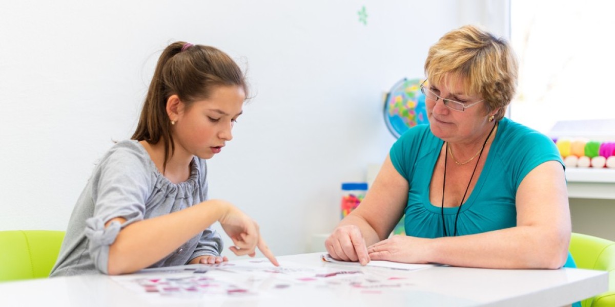 How Psychotherapists in Toronto Collaborate with Physicians and Educators for Holistic Care