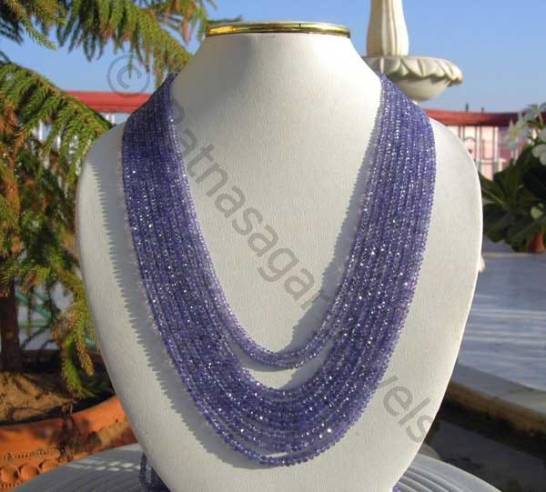 Tanzanite Gemstone Beads: The Collector’s Hidden Gem | by ラトナ・サガール・ジュエルズ | Nov, 2025 | Medium
