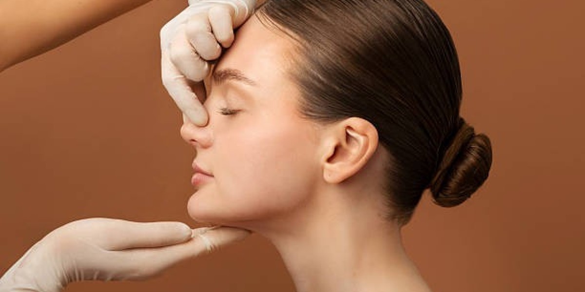 ما العوامل المؤثرة في نجاح عملية تجميل الأنف في الرياض؟