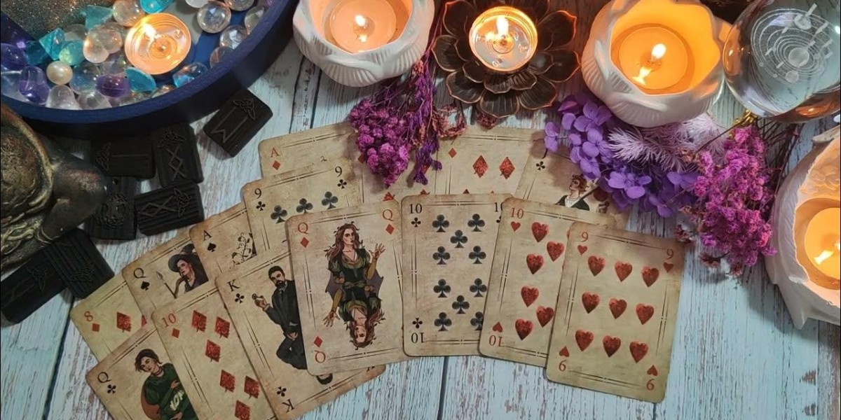 Expert consultations in tarot astrology.