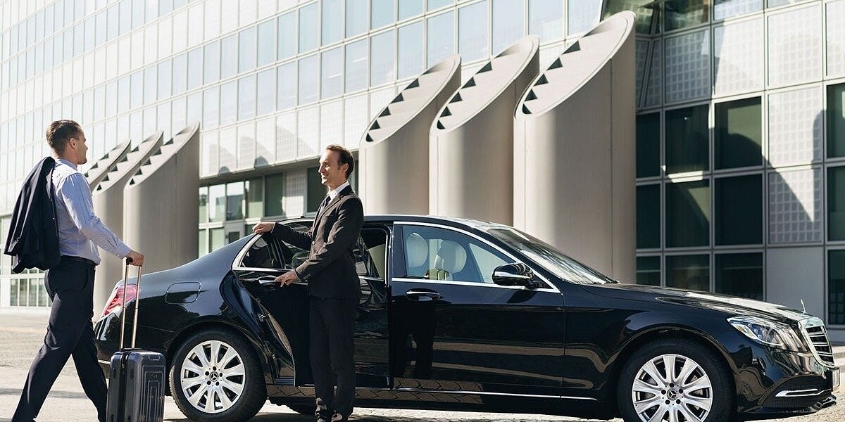 Elite Travel Experience A Complete Guide to Chauffeur Service in Austin