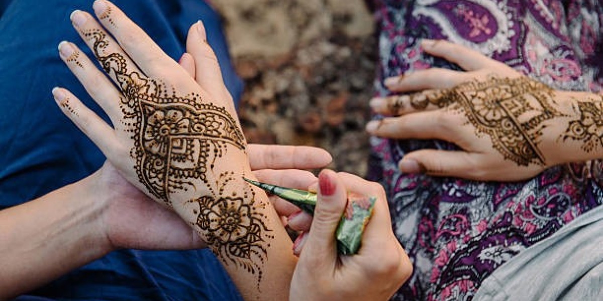 How Much Does a Local Mehndi Artist in Sacramento Typically Charge