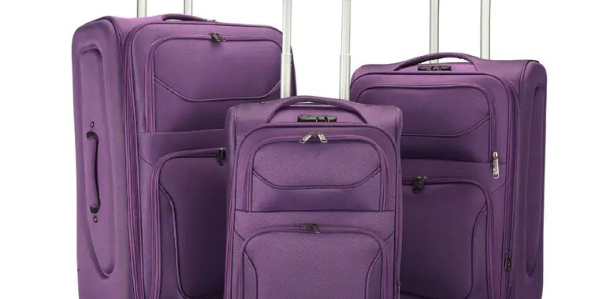 How a Large-Capacity Travel Suitcase Supports Extended Trips