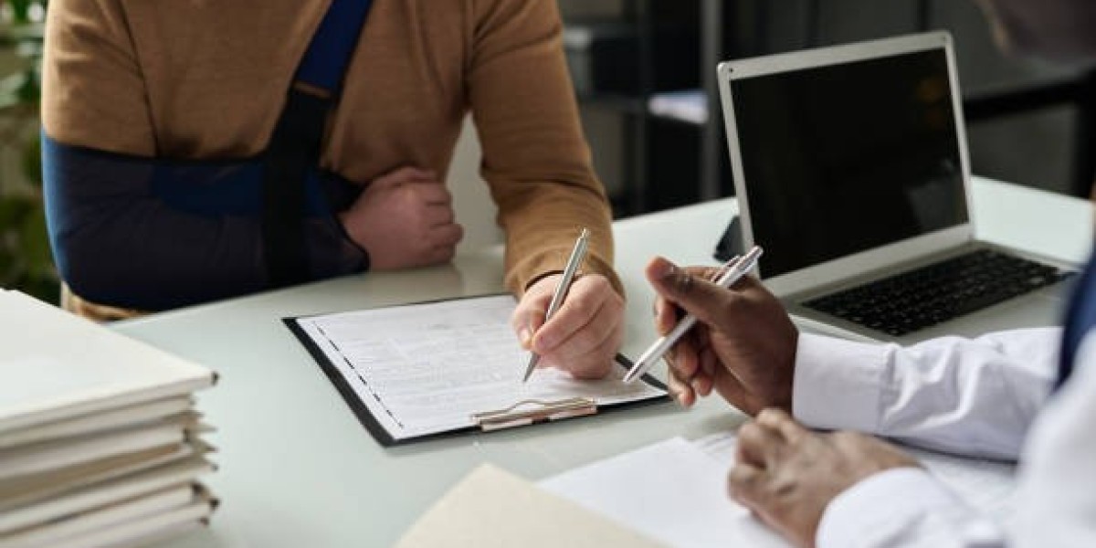 Navigating Complex Insurance Claims with a Woodland Hills Auto Accident Attorney