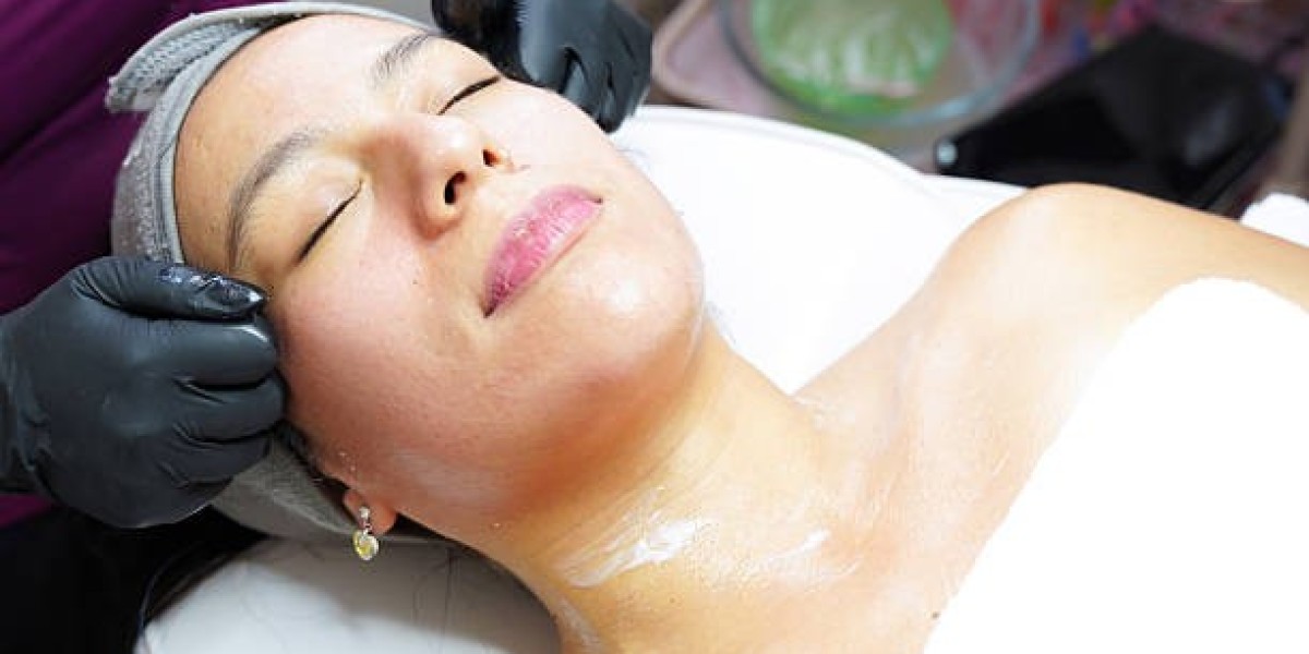 Steps in Professional Deep Cleansing Facial Process