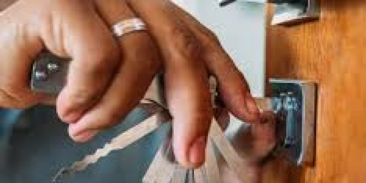 Professionele Slotenmaker in Hoevenen, België – Uw Specialist in Veiligheid en Service