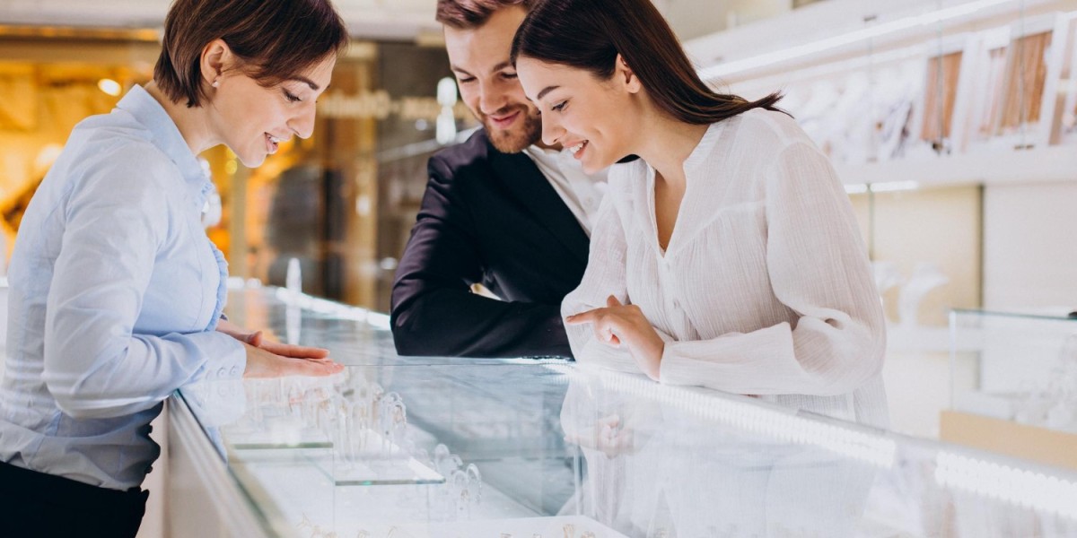 What Makes the Best Diamond Jewelry Store in Houston Stand Out