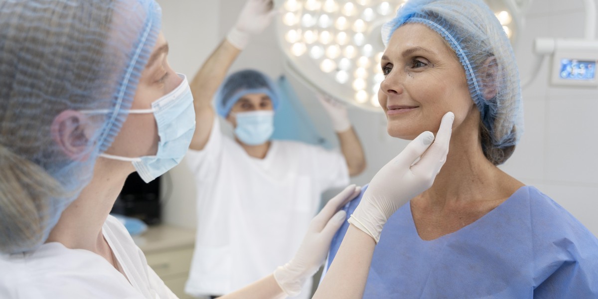 Choosing the Right Cosmetic Surgeon: Red Flags & Green Flags