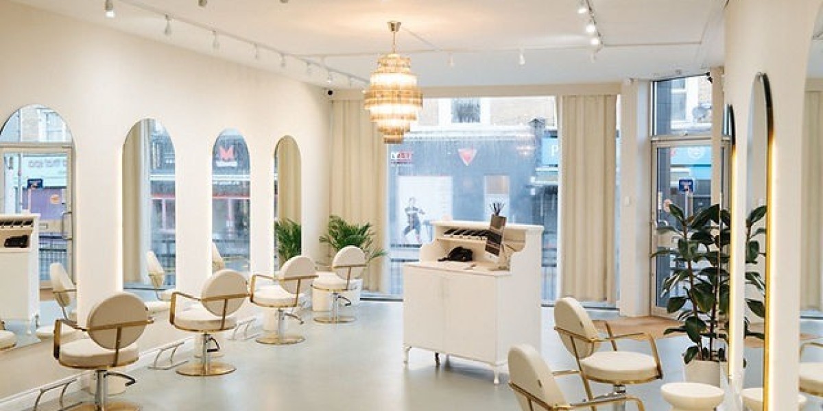 How Does a Hair Studio Create Natural Waves?