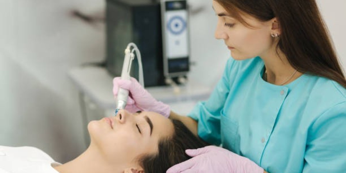 How Hydrafacial Supports Keratin Renewal and Smoothness