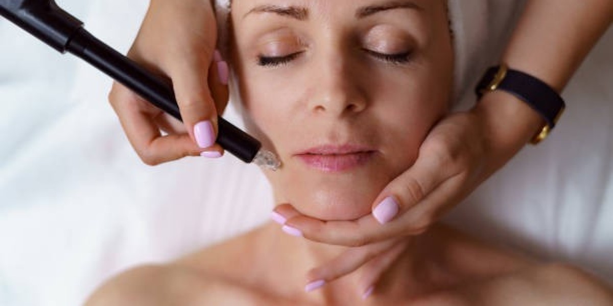 Hydrafacial In Islamabad: Clinical Facial Treatment for Refreshed and Balanced Skin