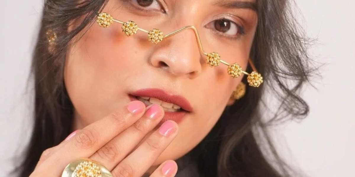 Face Accessories in Contemporary Fashion: A VAIDAAN Style Guide
