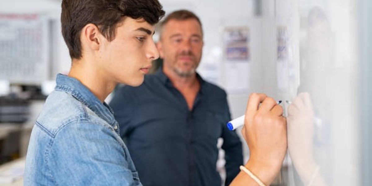 The Benefits of Online Sessions with a Mathematics Tutor London