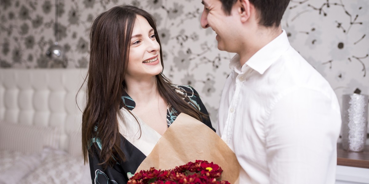 Elegant Ways to Surprise Your Spouse with Flowers Without Any Special Reason