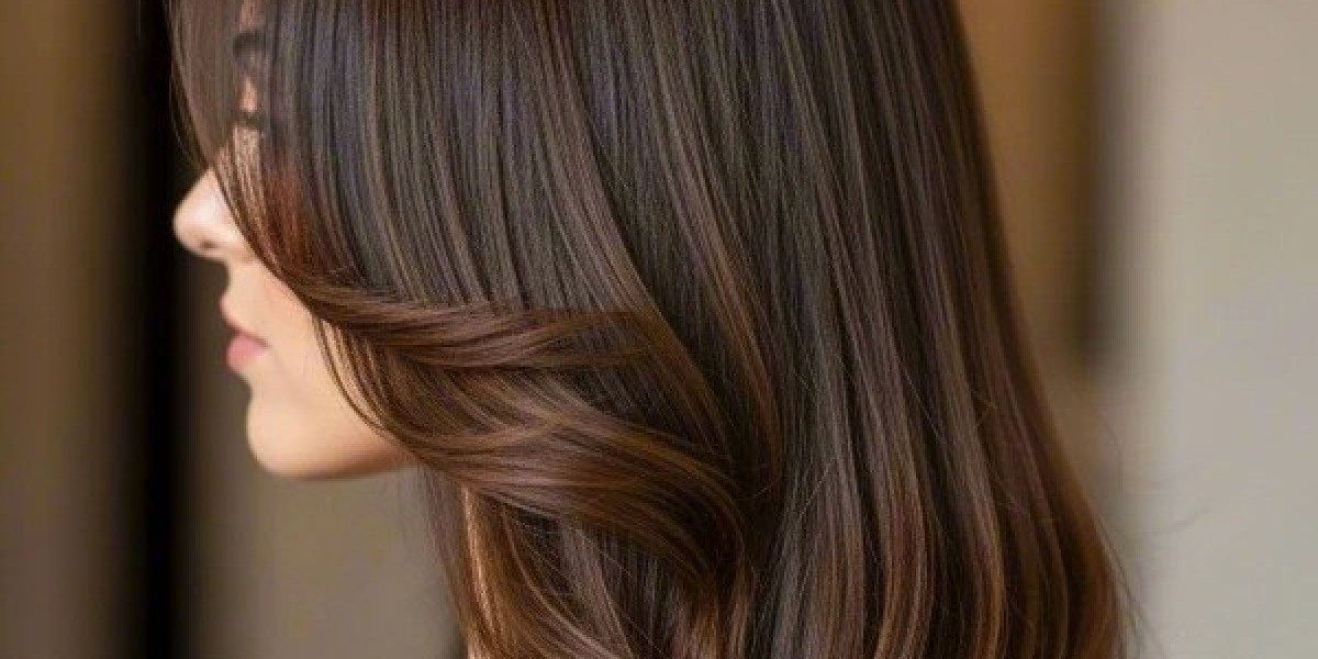 How Do Professionals Apply Ombre Hair Dye?